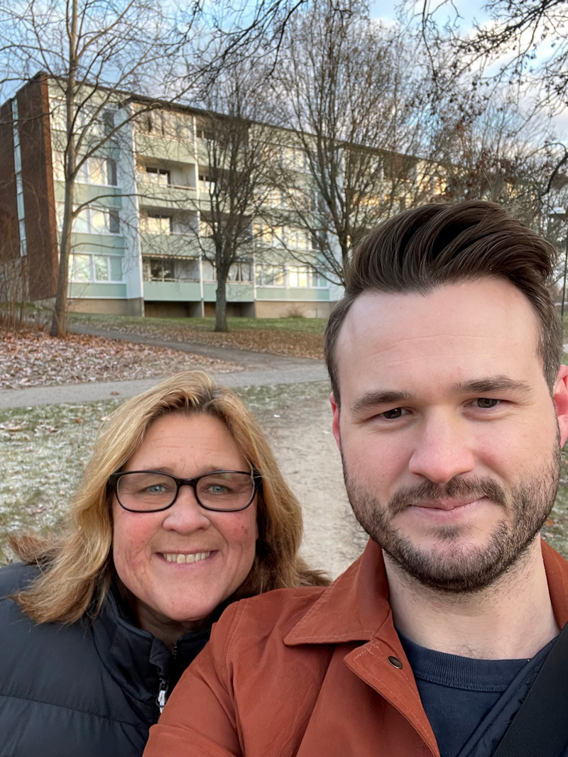 Anette Petersson, brottsförebyggare vid Skärholmens stadsdelsförvaltning och Jonathan Sjösvärd från Skärholmens Fastighetsägare har genomfört uppföljande trygghetsvandring i Vårberg och Skärholmen.