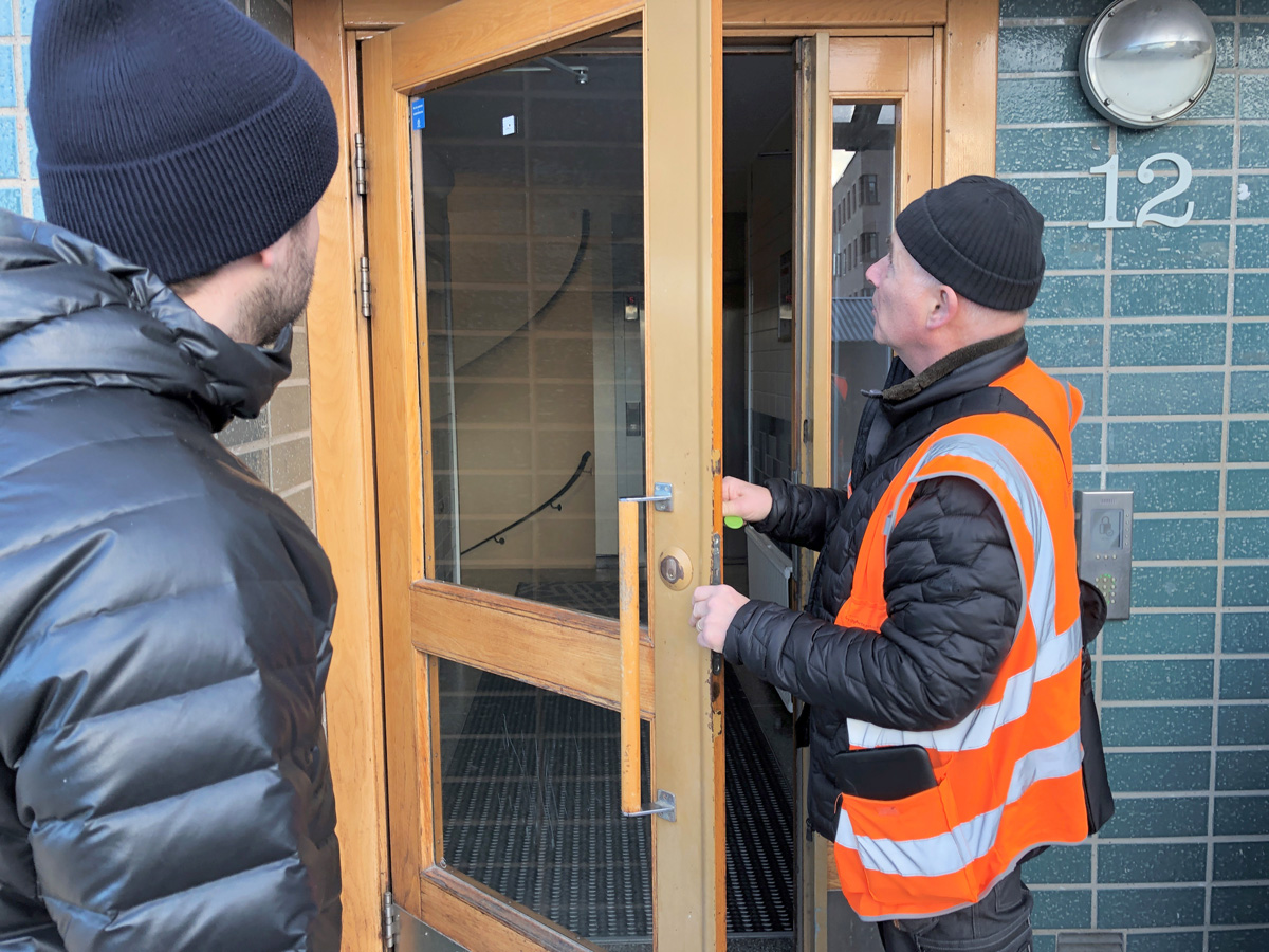 Trygghetsbesiktning hos Stockholmshem. Foto: Stefan Granlund