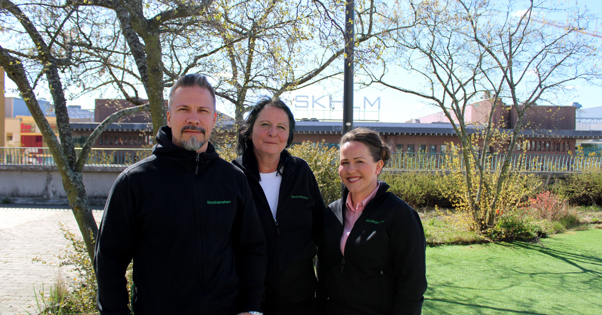 Stefan Granlund och Sari Korjus är kundförvaltare, med Joanna Gustafsson som är förvaltarpraktikant. Foto: Love Lind