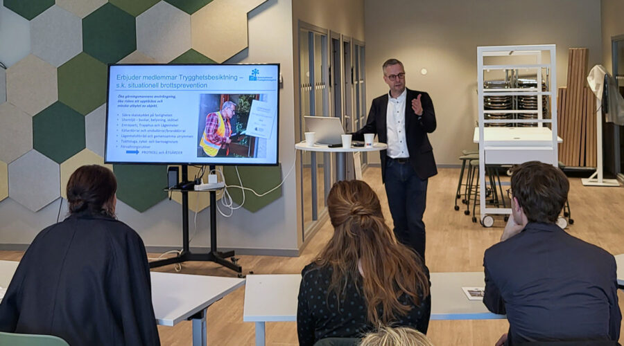Idag har vi i Skärholmen haft studiebesök av medarbetare från Regeringskansliet. De ville veta mer om hur BIDs-inspirerad platssamverkan fungerar i verkligheten.