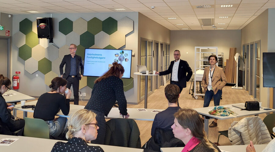 Idag har vi i Skärholmen haft studiebesök av medarbetare från Regeringskansliet. De ville veta mer om hur BIDs-inspirerad platssamverkan fungerar i verkligheten.