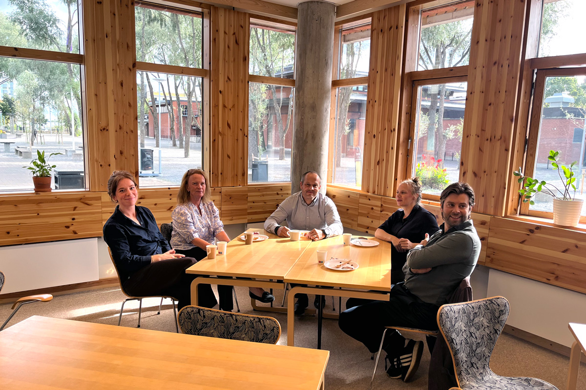 I går var vi tillsammans och besökte våra systerföreningar Hässelby-Vällingby Fastighetsägare och Fastighetsägare i Järva i deras nya fina kontor i Campus Tensta. Det är alltid givande och trevligt att träffas, nätverka och utbyta erfarenheter.