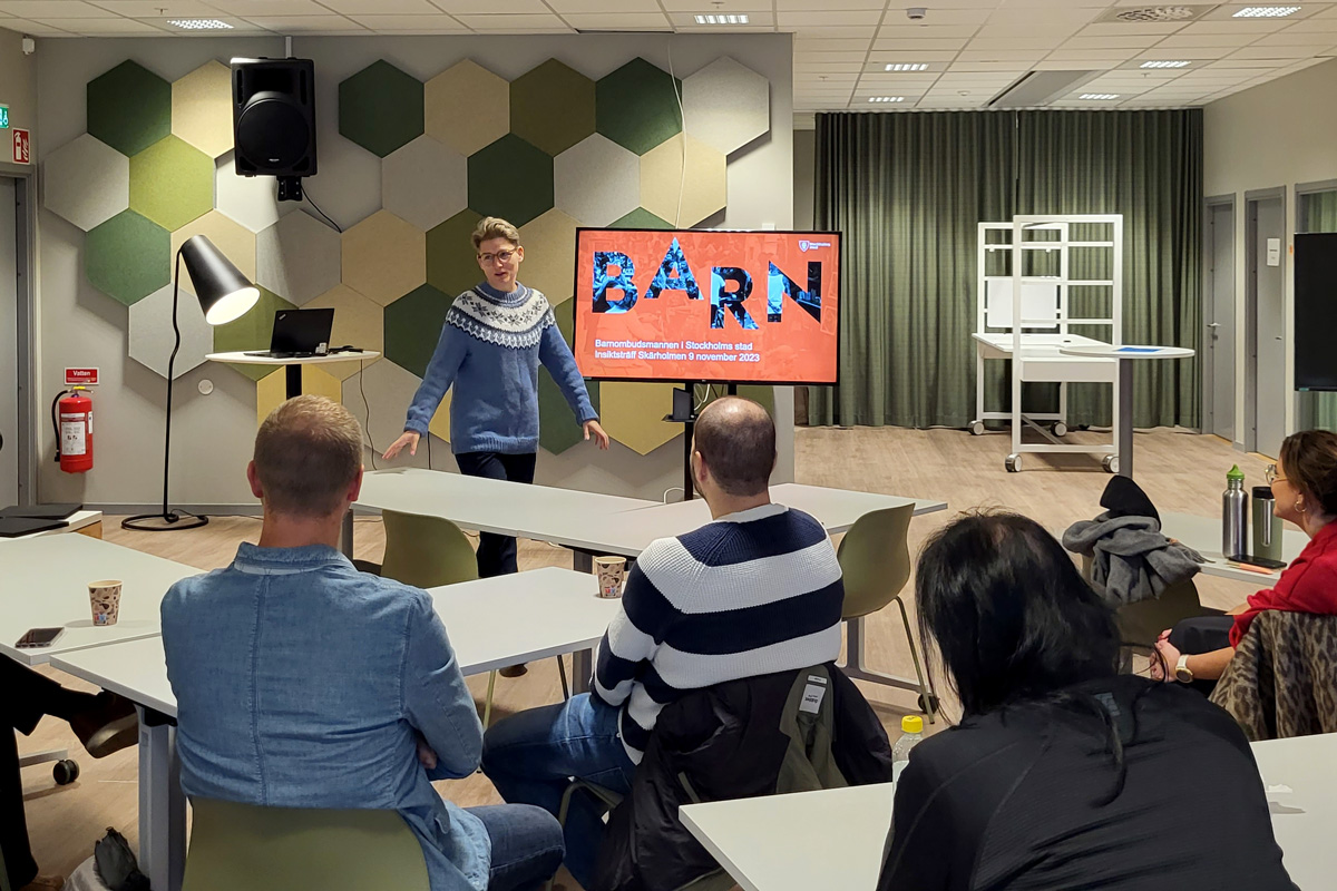 Lina Lundström, barnombudsman i Stockholms stad berättade om både barnkonventionen och stadens barnrättsarbete