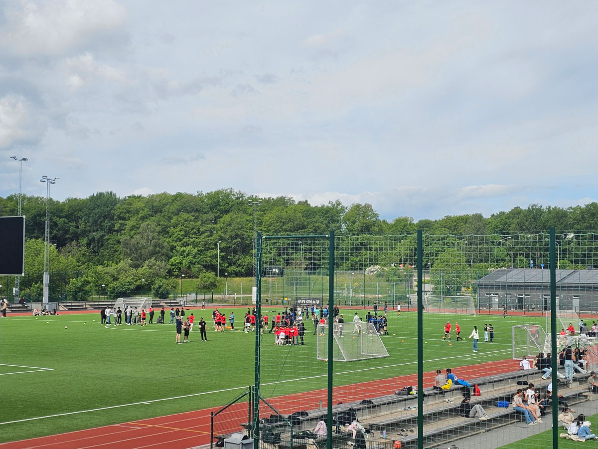 I sommar bjuder IFK Stockholm på en rad fotbollsaktiviteter för barn och ungdomar i Skärholmen i samverkan med lokala aktörer och stadsdelsförvaltningen.