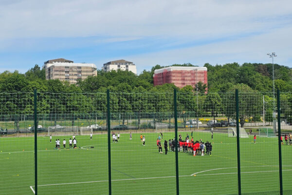 I sommar bjuder IFK Stockholm på en rad fotbollsaktiviteter för barn och ungdomar i Skärholmen i samverkan med lokala aktörer och stadsdelsförvaltningen.