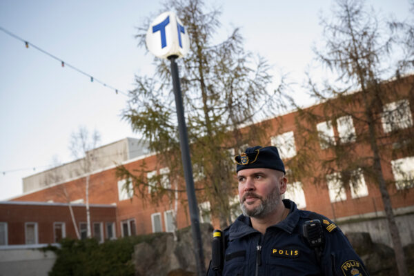 Christoffer Peyre kommunpolis i Skärholmen Christoffer Peyre kommunpolis i Skärholmen